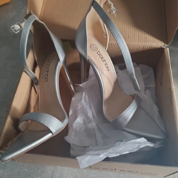 Ladies heels. Size 5 - Picture 2 of 3